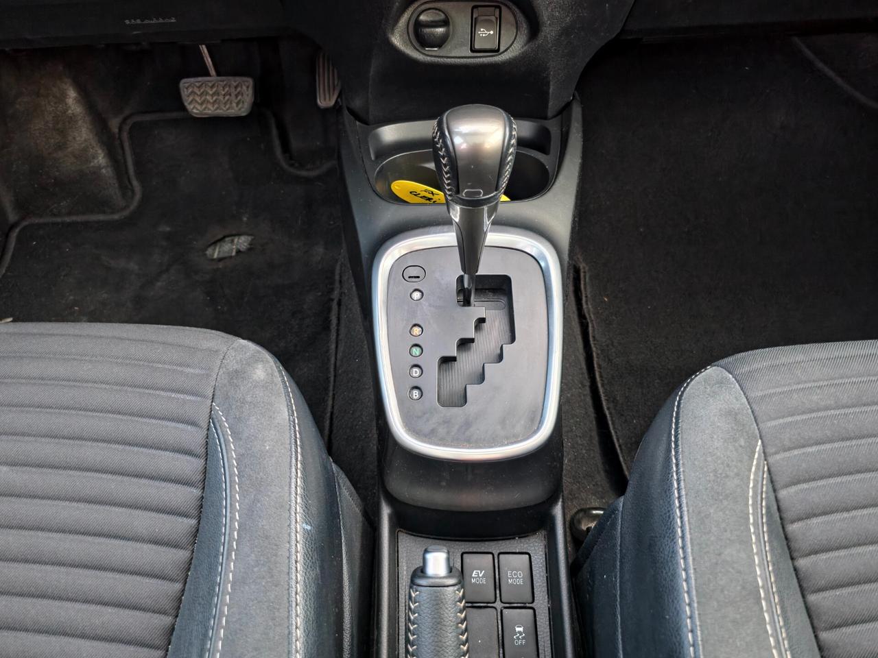 Toyota Yaris 1.5 Hybrid 5 porte Style E6 Automatica NEO 2014