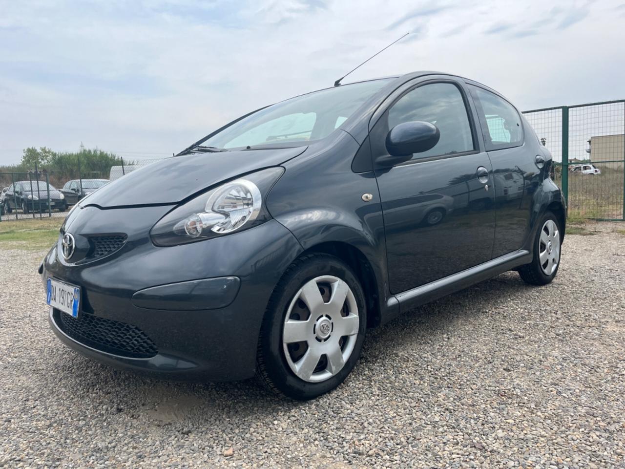 Toyota Aygo 1.0 12V VVT-i 5 porte Sol 130.000 km