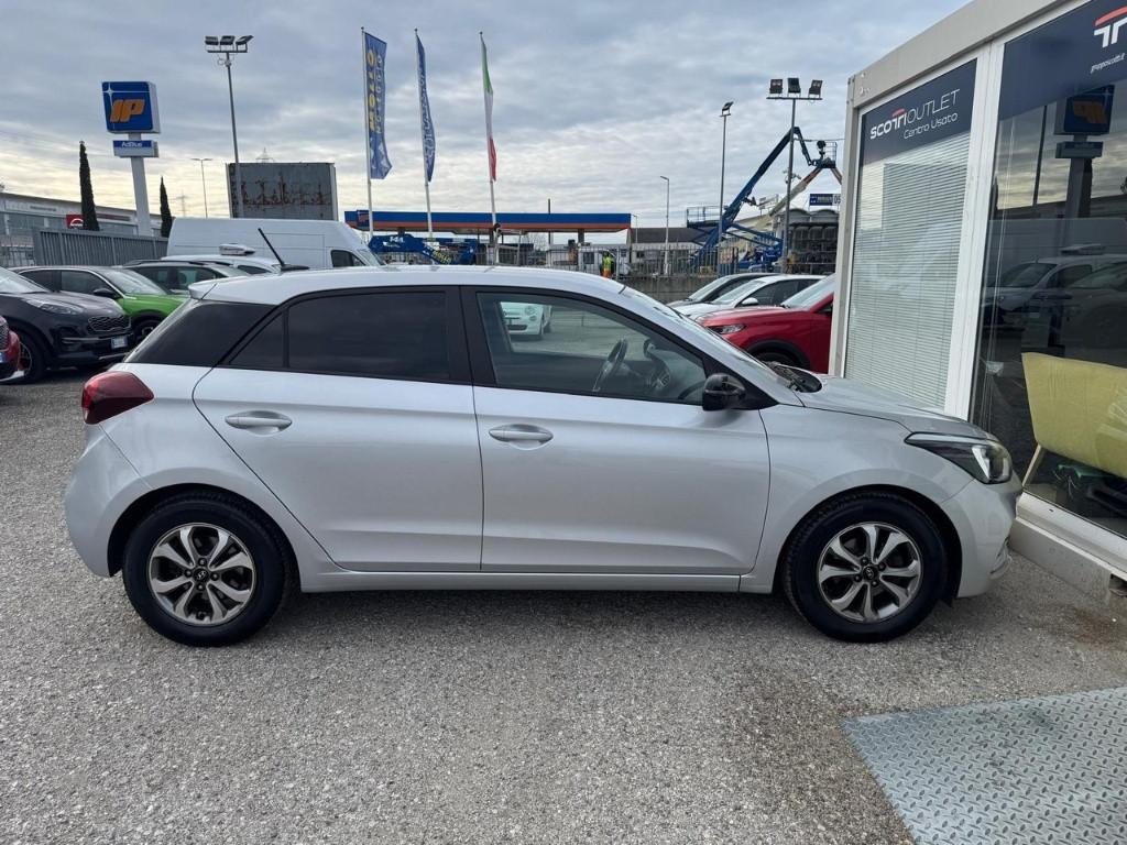 HYUNDAI i20 II 2018 - i20 5p 1.2 mpi Connectline 75cv