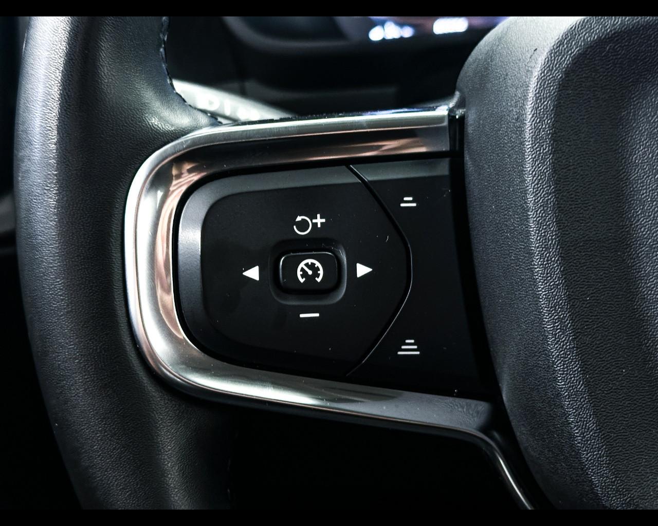 VOLVO XC40 T3 Geartronic Momentum Core