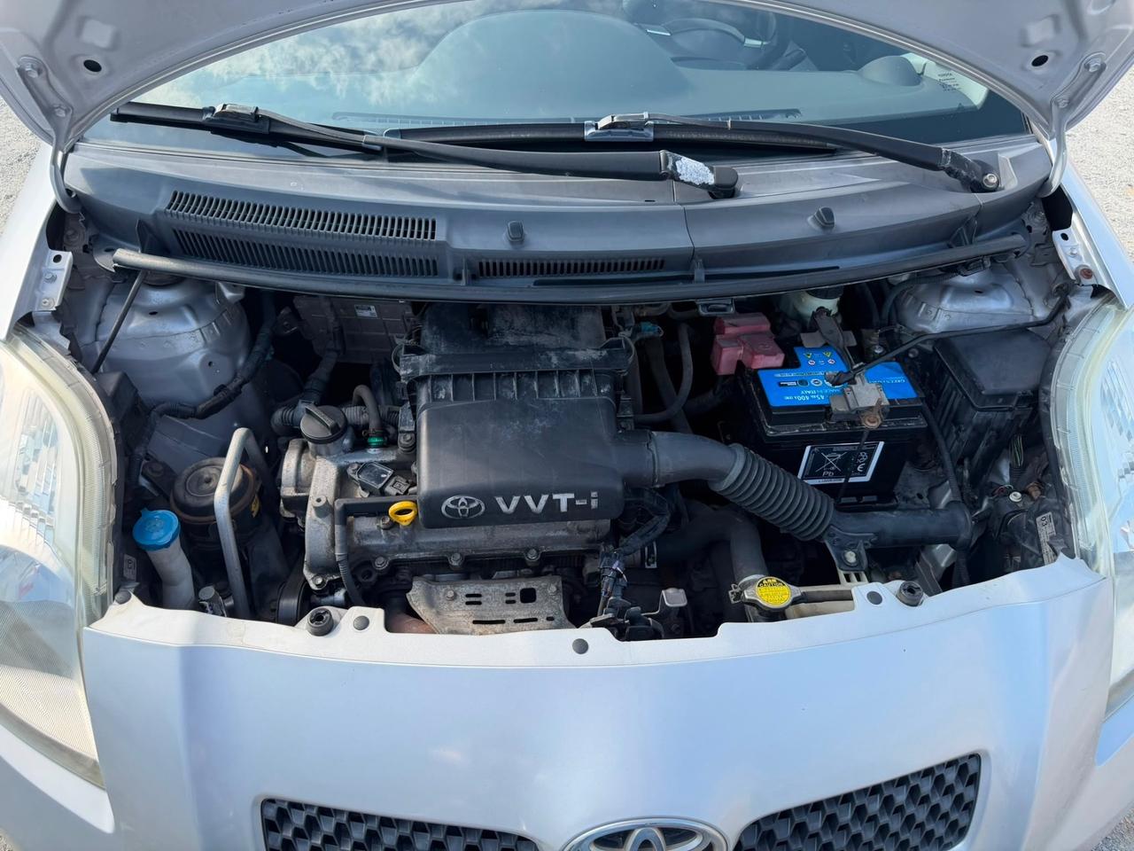 Toyota Yaris Benzina-5 Porte- Neopatentati- Clima
