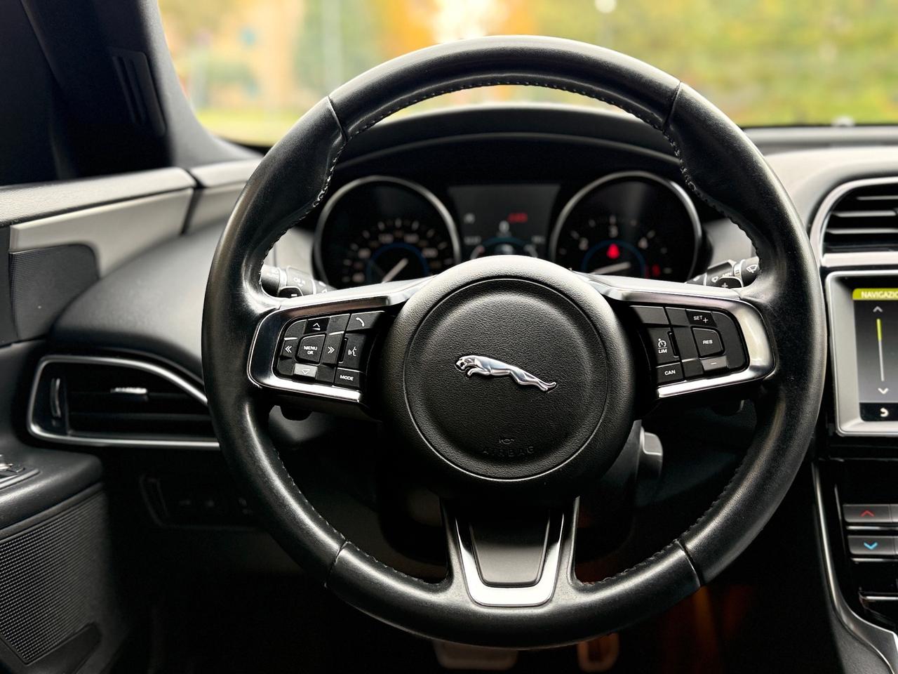 Jaguar XE 2.0 D 180 CV AWD aut. Prestige