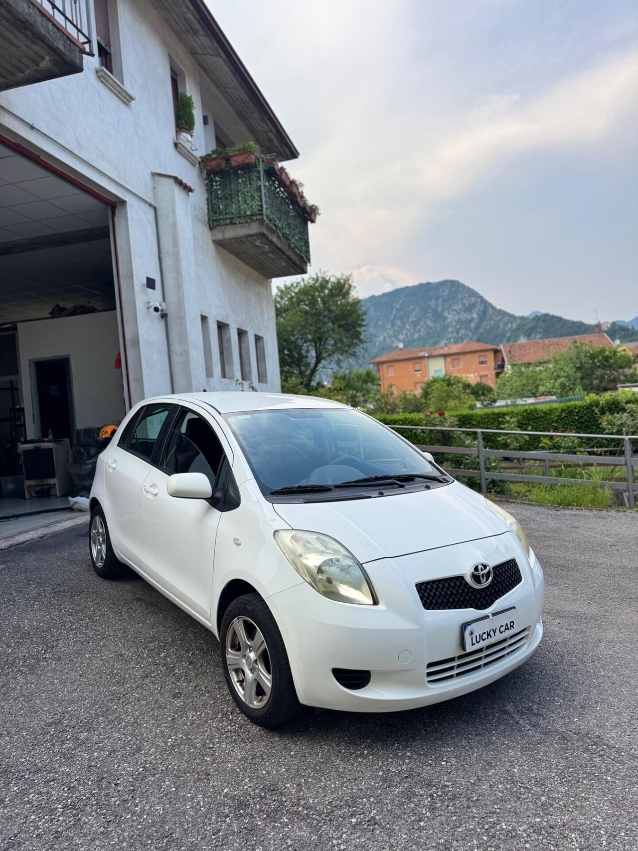 Toyota Yaris 1.0 5 porte