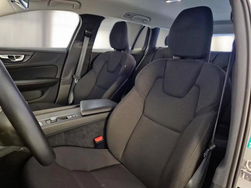 VOLVO V60 B4 D autom. Momentum Business WAGON
