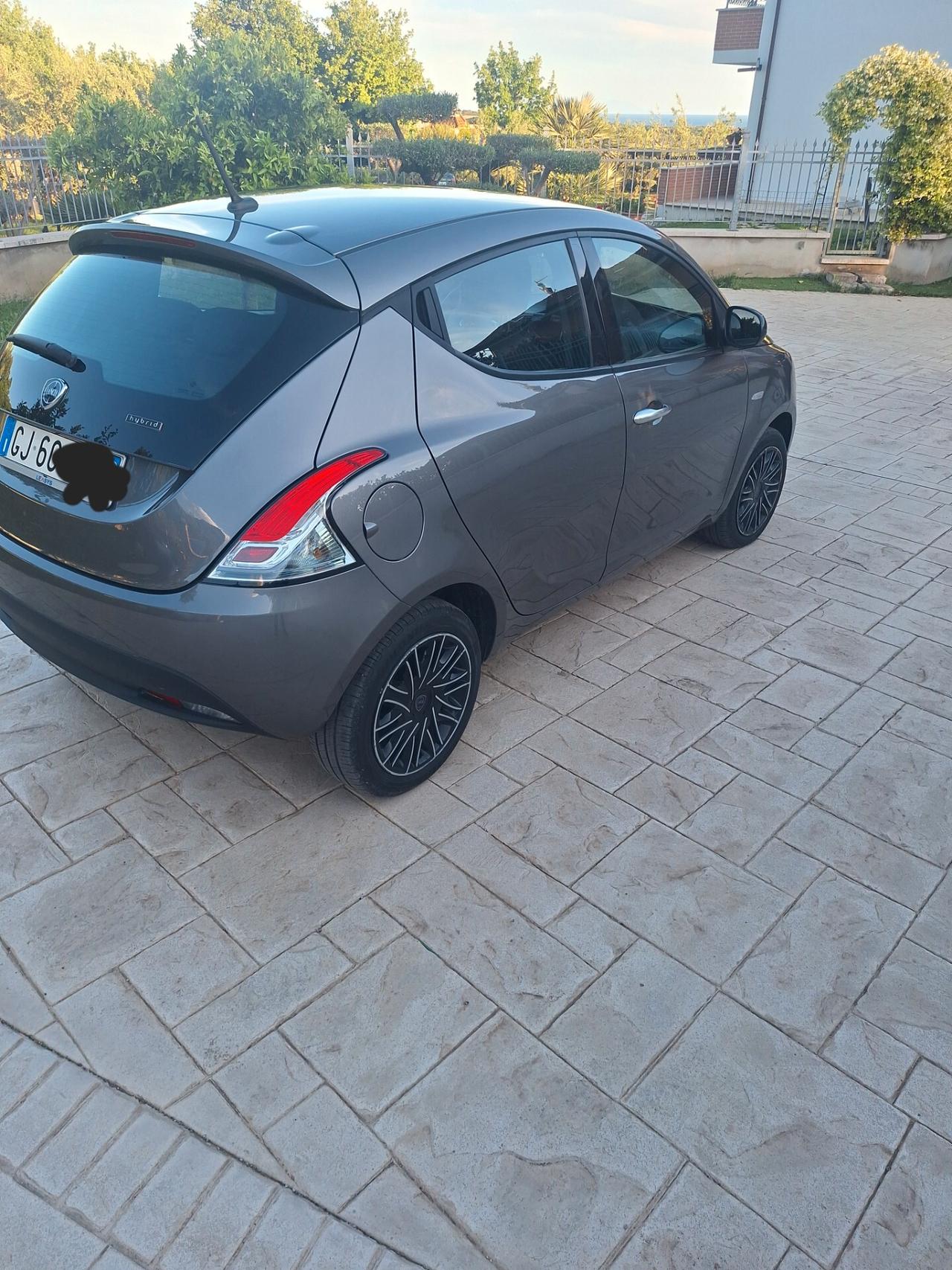 Lancia Ypsilon 1.0 FireFly 5 porte S&S Hybrid Silver Plus