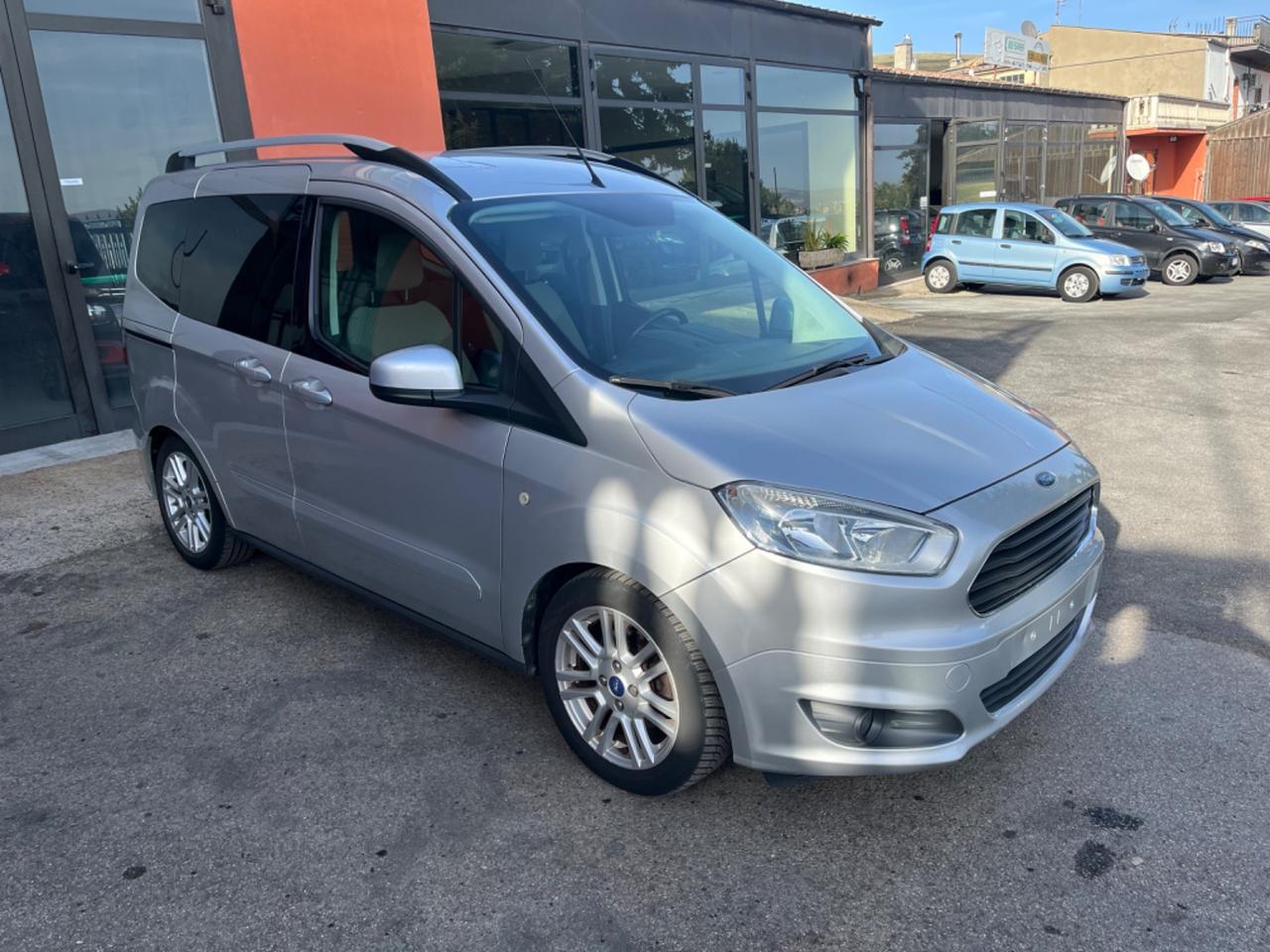 Ford Tourneo Courier 1.5 TDCI 75 CV Titanium