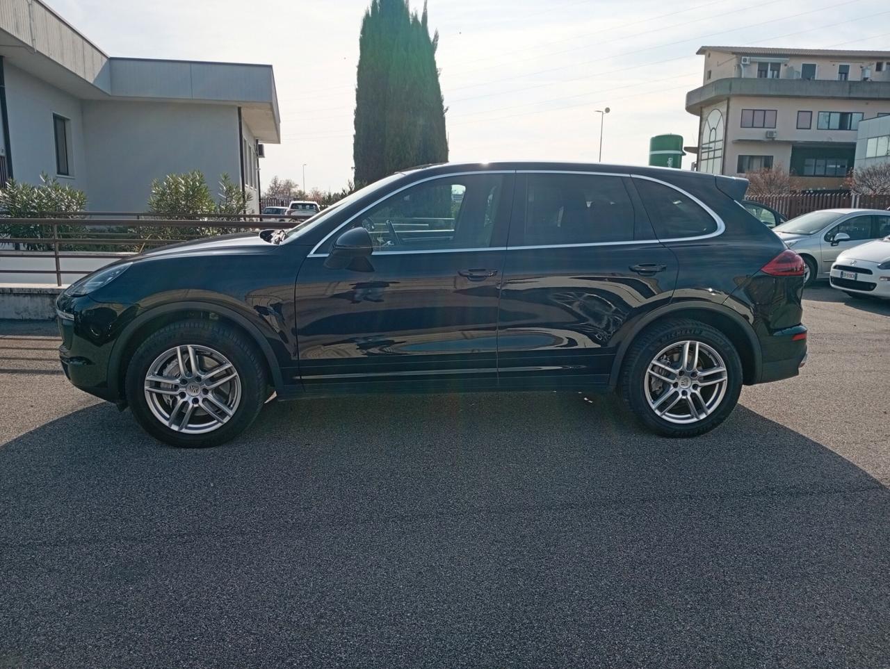 Porsche Cayenne 3.0 Diesel GANCIO TRAINO
