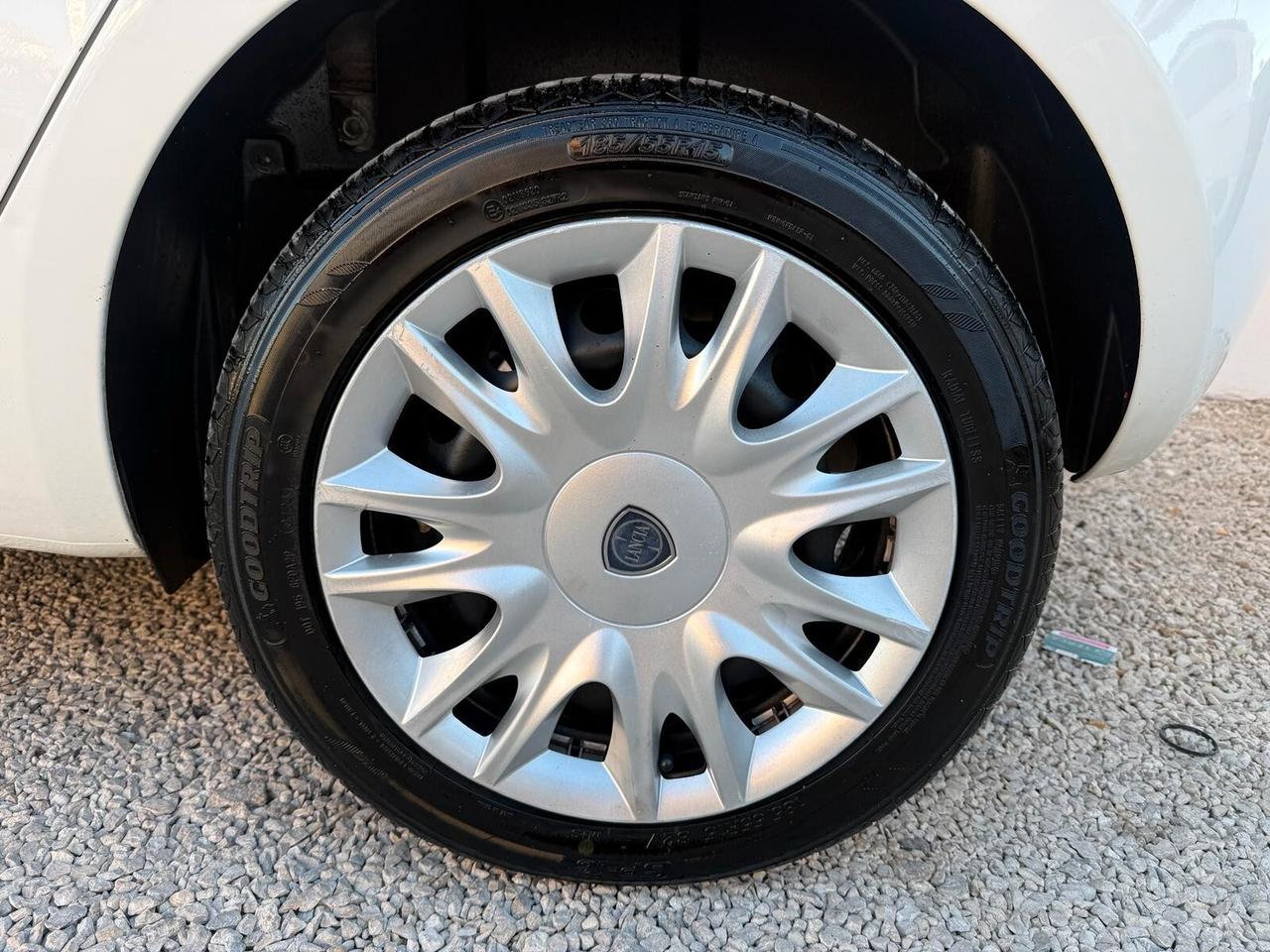 Lancia Ypsilon 1.2 69 CV 5 porte