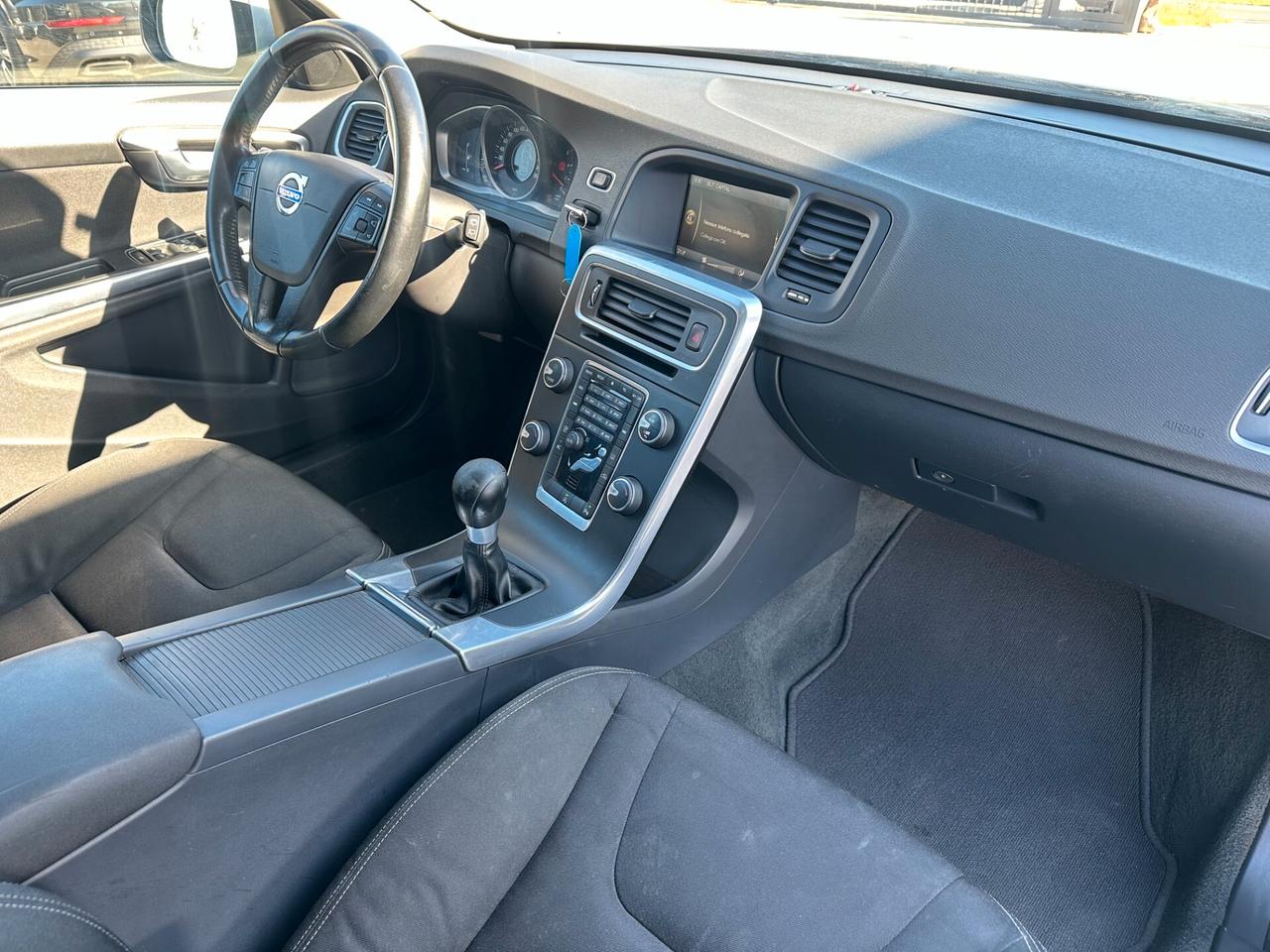 Volvo V60 1.6*D2*MOMENTUM*NAVI*KEY*BLUETOOTH*LED*