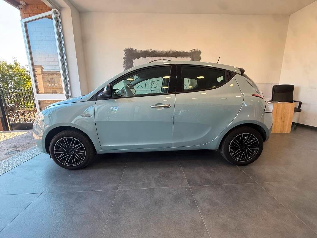 Lancia Ypsilon III 1.0 firefly hybrid Silver s&s 70cv 5p.ti