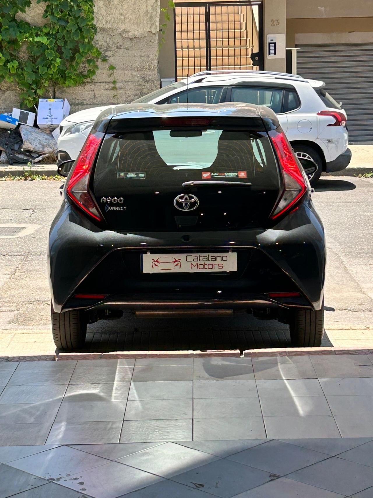 Toyota Aygo Connect 1.0 VVT-i 72 CV 5 porte x-cool MMT