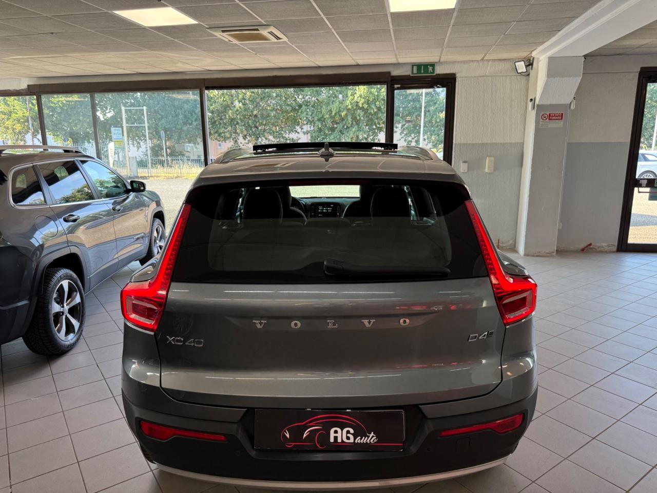 Volvo XC40 D4 AWD Geartronic Momentum TETTO APRIBILE PANORAMICO