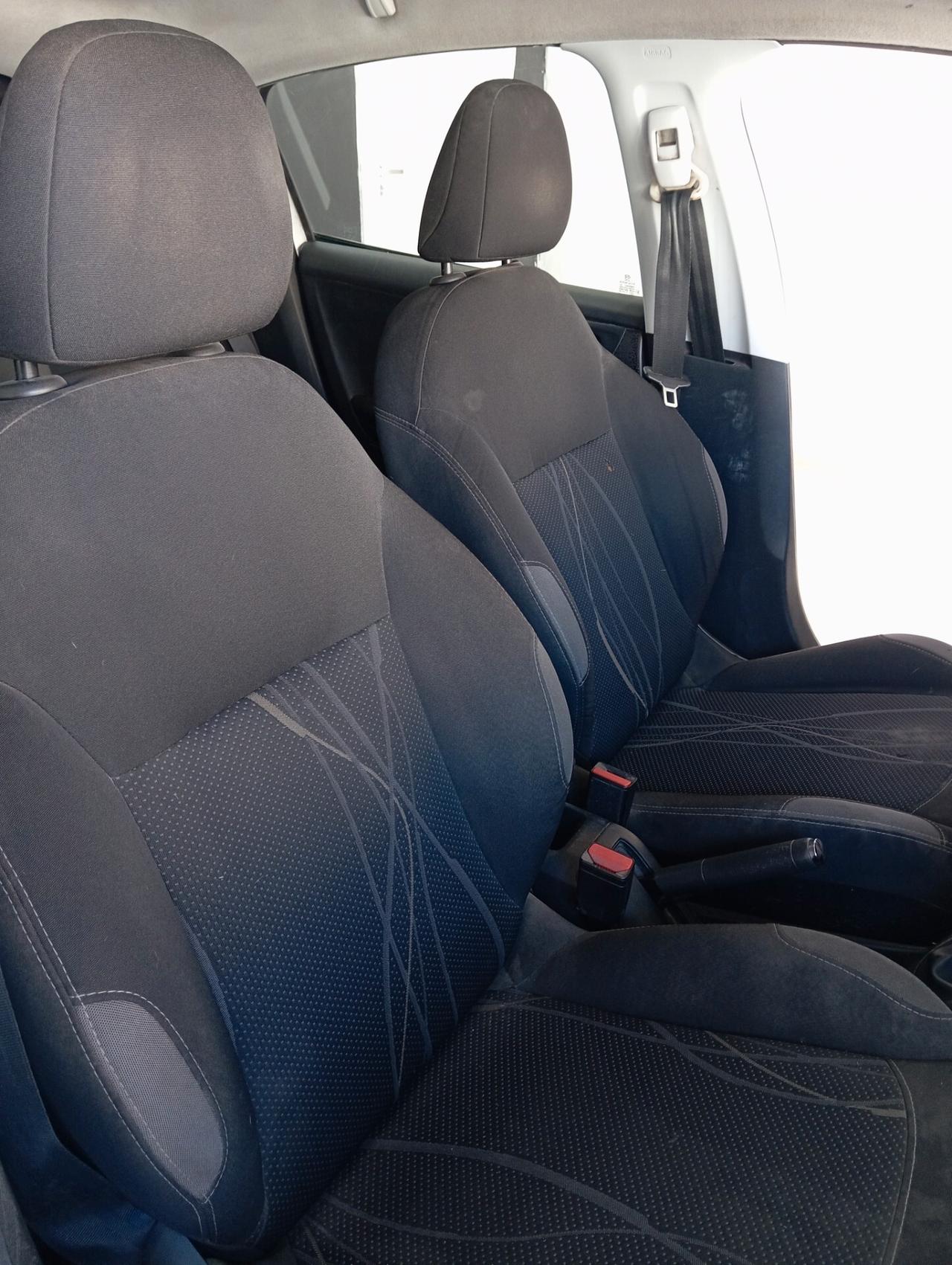 Peugeot 208 1.4 diesel 2015 CON GARANZIA