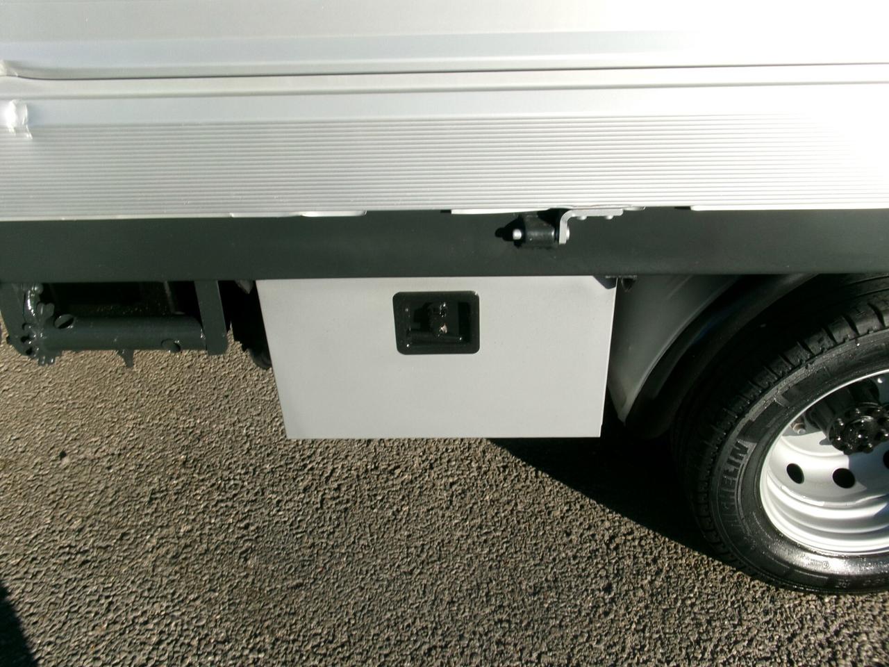Nissan Cabstar 35-12 EURO 5 2.5 120CV CASSONE FISSO CORTO DA 3.25 METRI