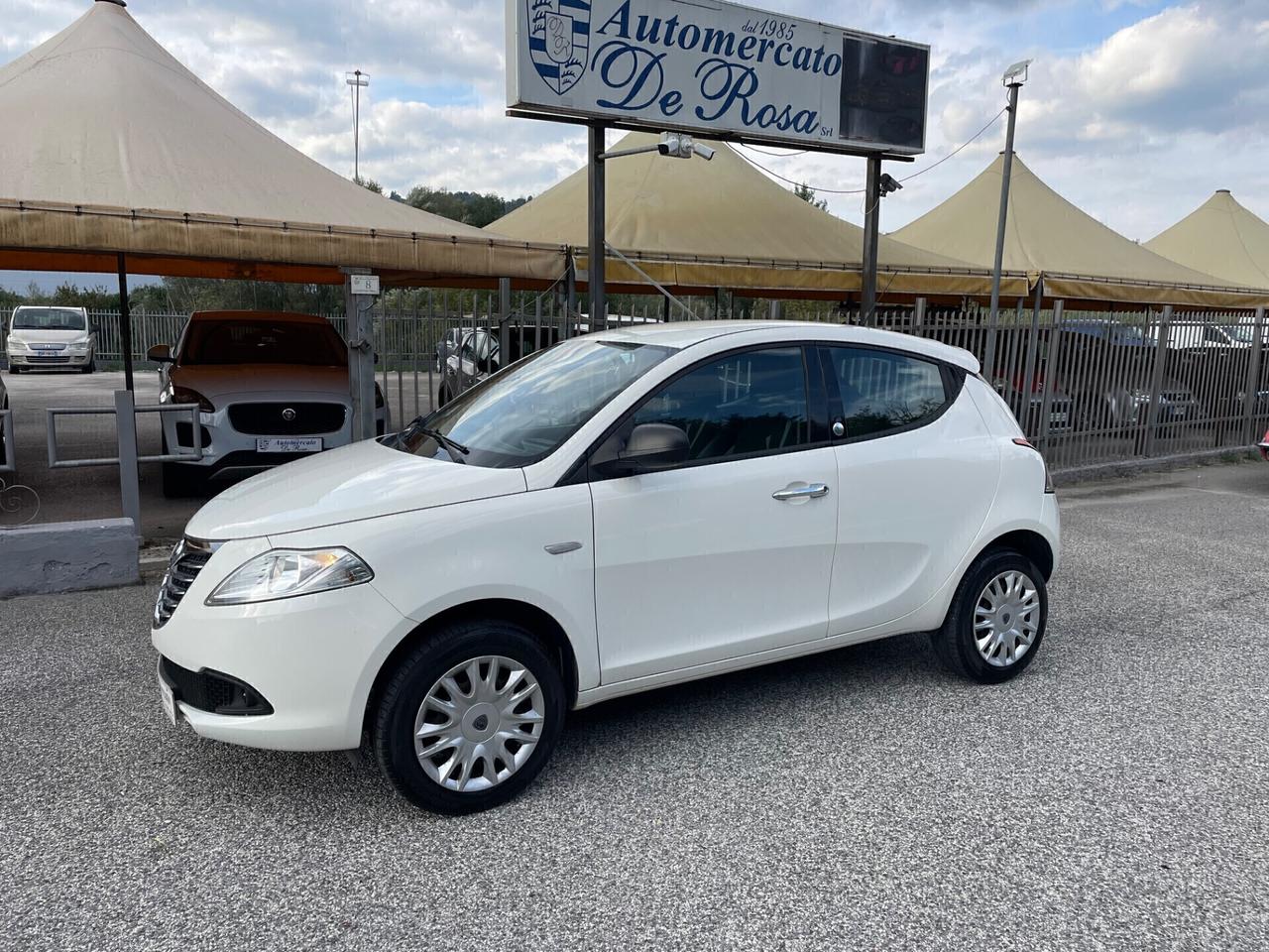 Lancia Ypsilon 0.9 TwinAir 85 CV 5 porte Metano Ecochic Gold