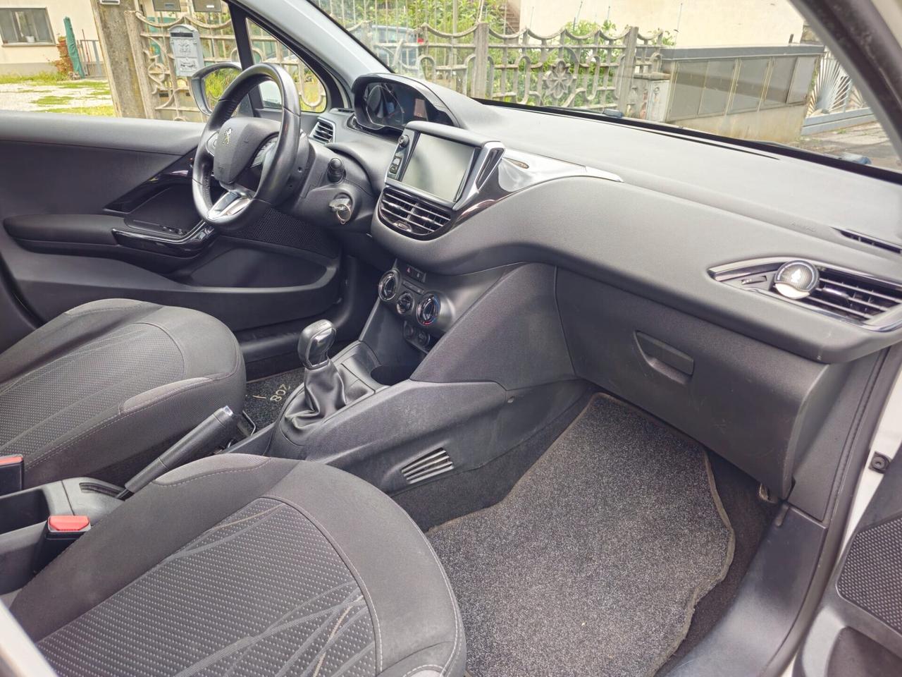 Peugeot 208 1.2 benzina