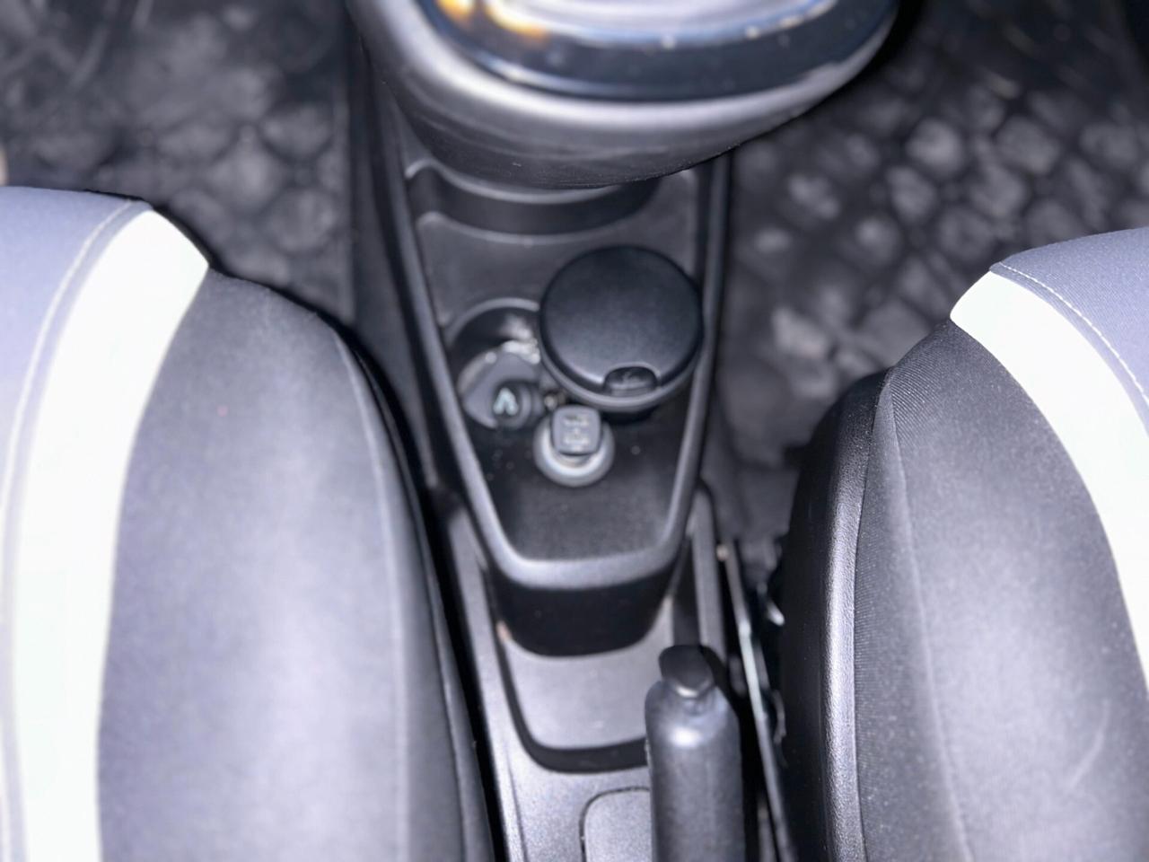 Lancia Ypsilon 0.9 TwinAir 85 CV 5 porte Metano Ecochic Elefantino