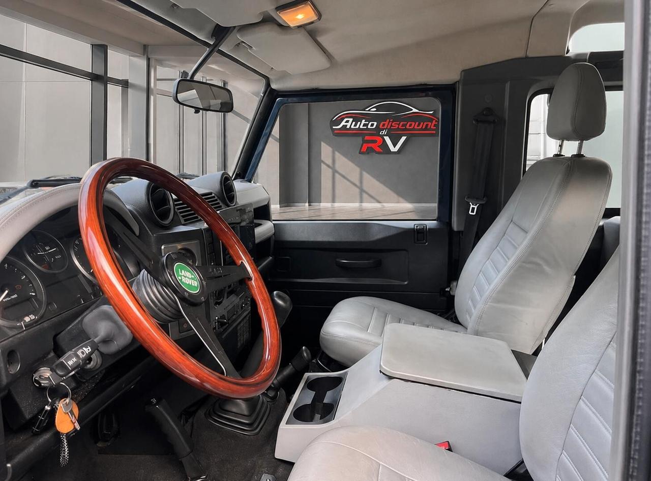 Land Rover Defender 90 2.4 TD4 Station Wagon SE
