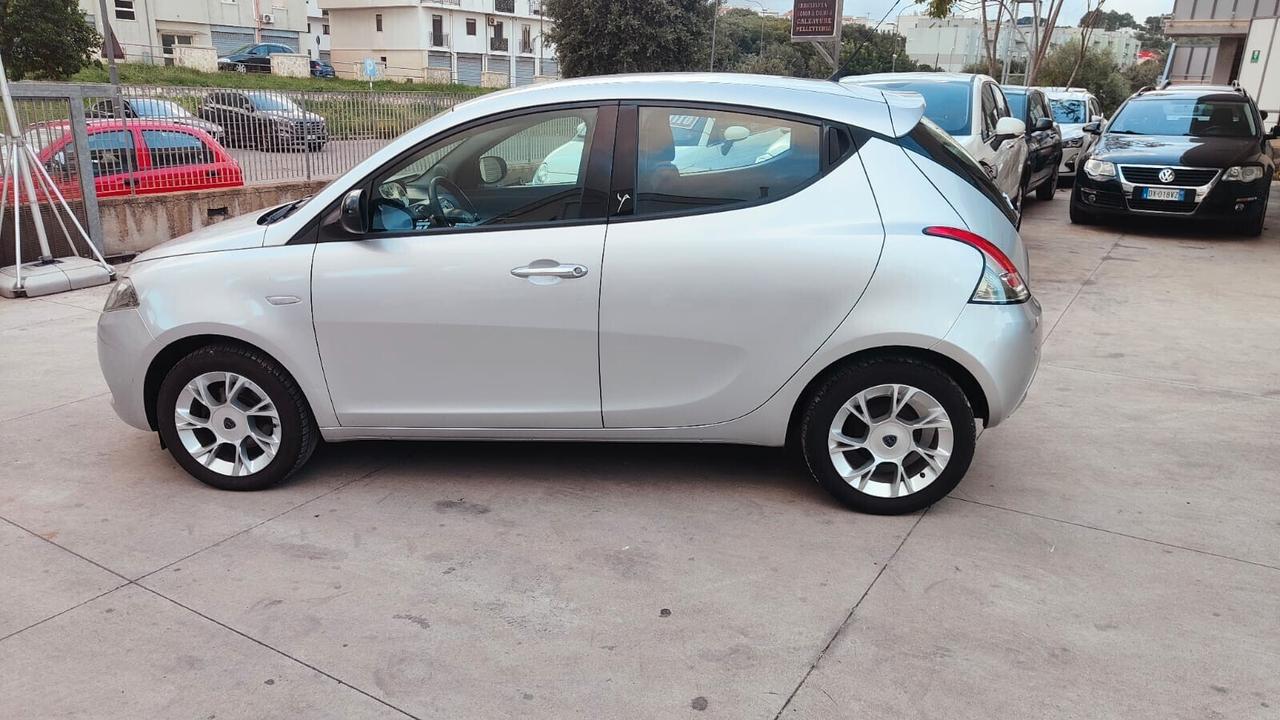 Lancia Ypsilon 1.2 69 CV 5 porte Platinum