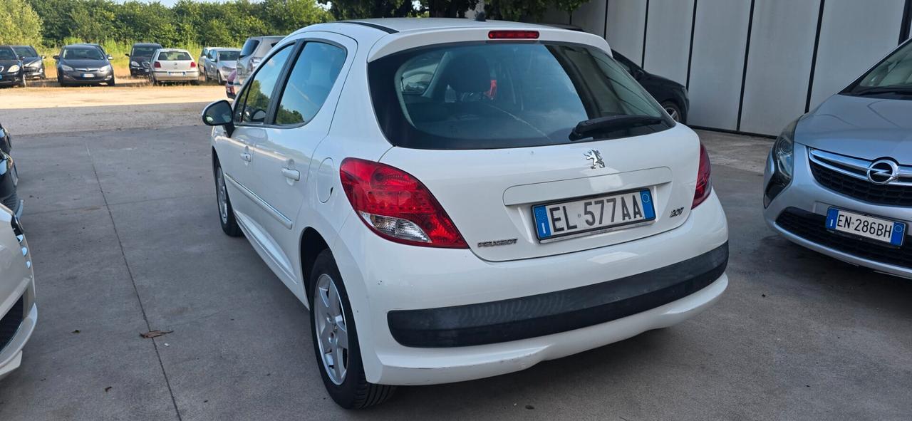 Peugeot 207 1.4 diesel 70CV 5p.ottima per nuovi patentati