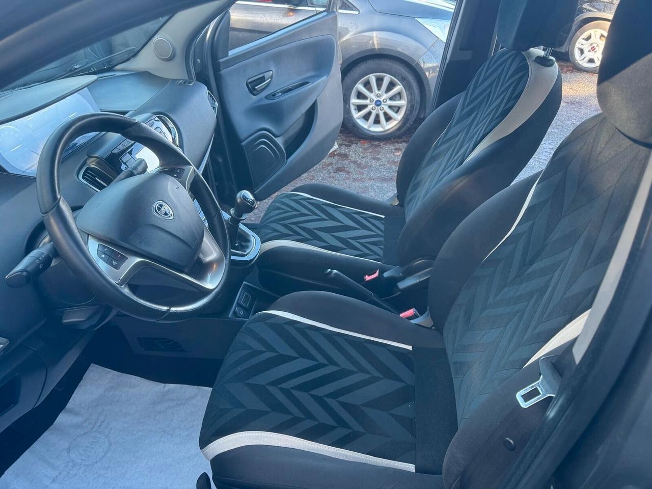 Lancia Ypsilon 1.2 69 CV 5 porte Silver