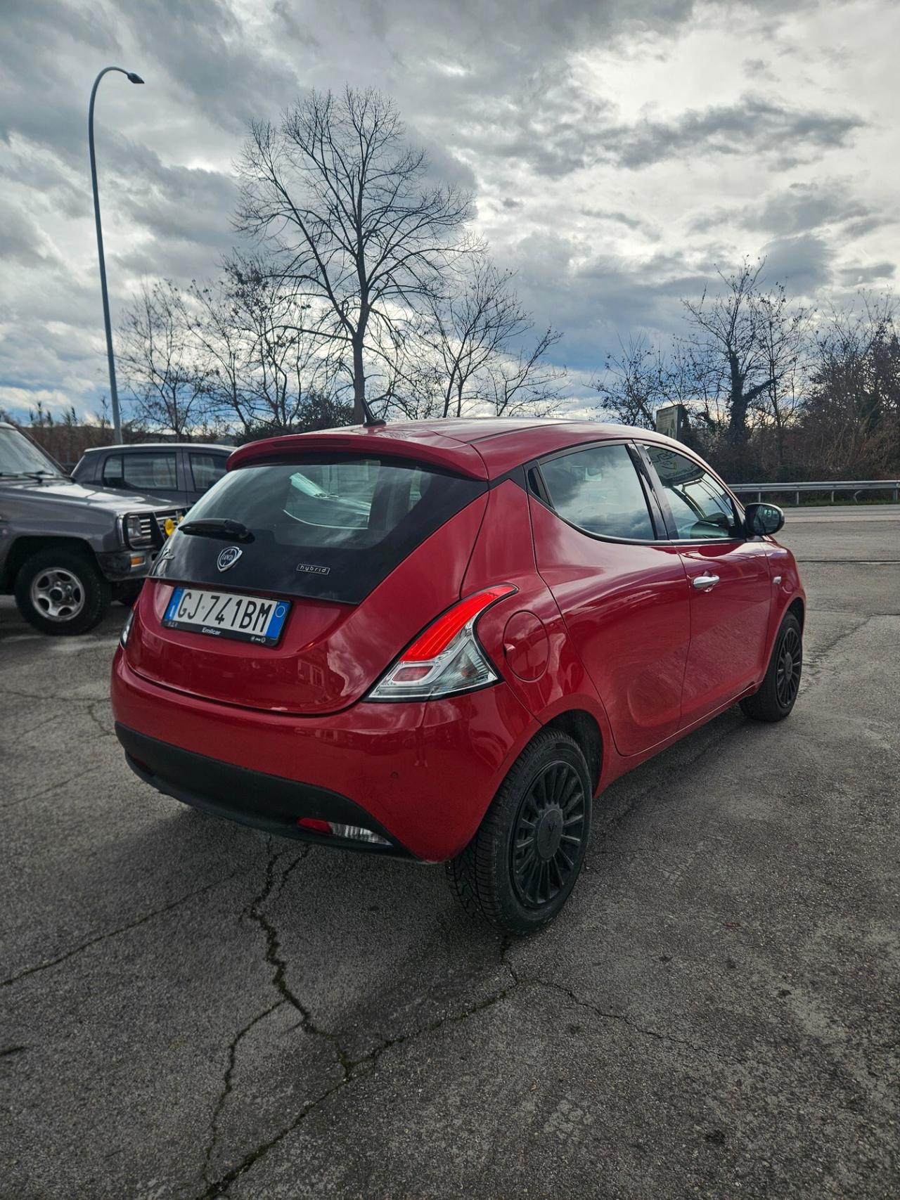 Lancia Ypsilon 1.0 FireFly 5 porte S&S Hybrid Silver
