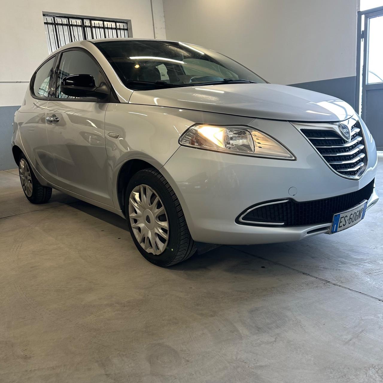 Lancia Ypsilon 1.2 69 CV 5 porte S&S Platinum