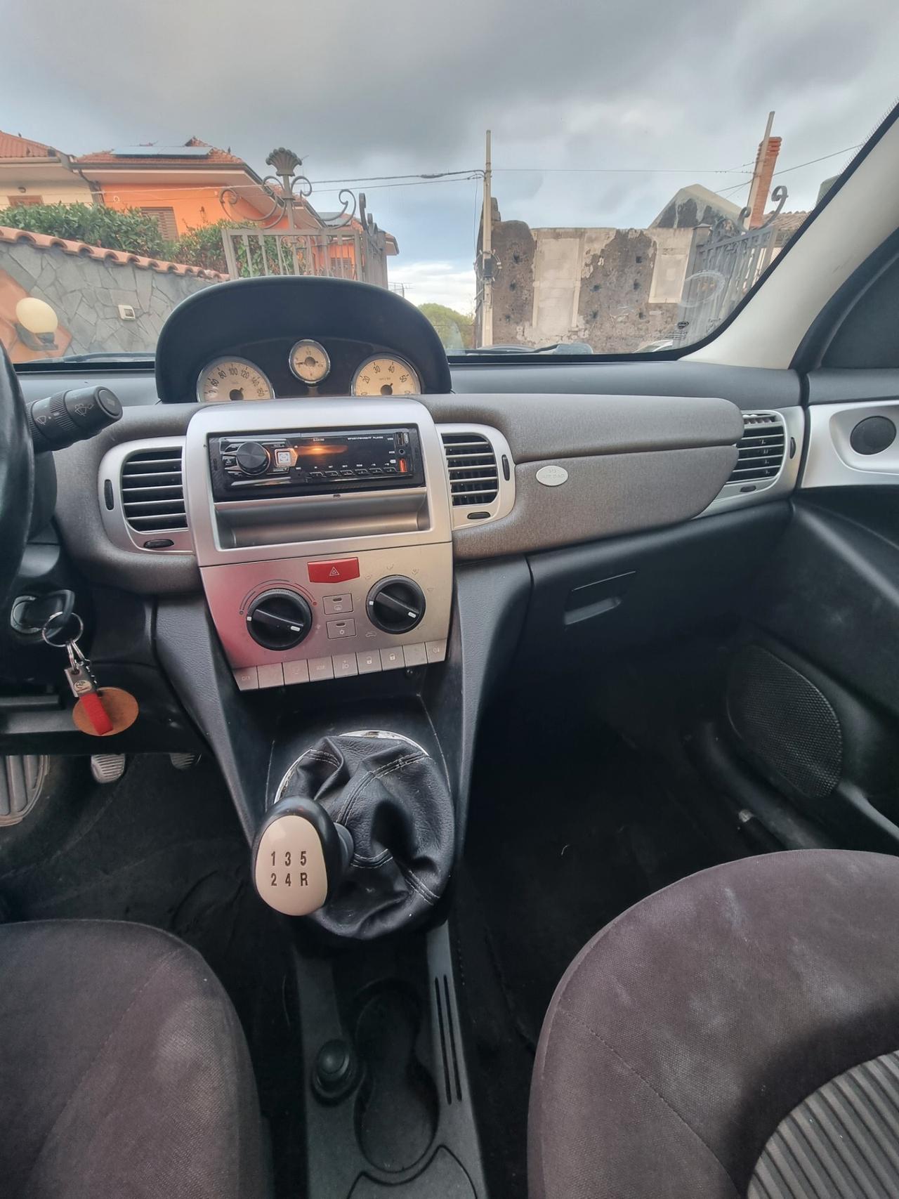 Lancia Ypsilon 1.4 Platino
