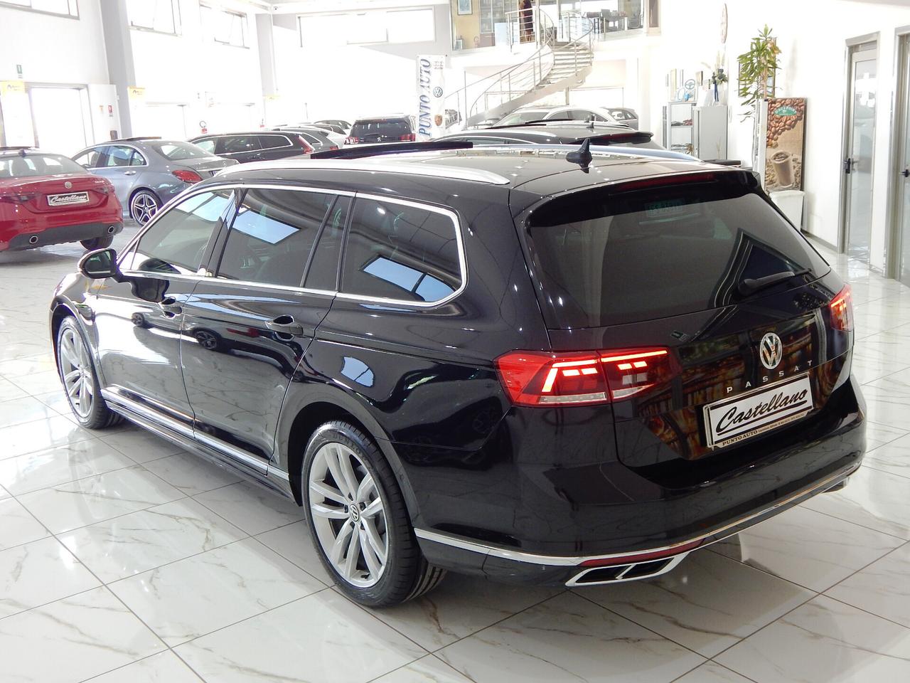 Volkswagen Passat Variant 2.0TDI R-LINE Executive 150cv DSG TETTO-NAVI-PELLE