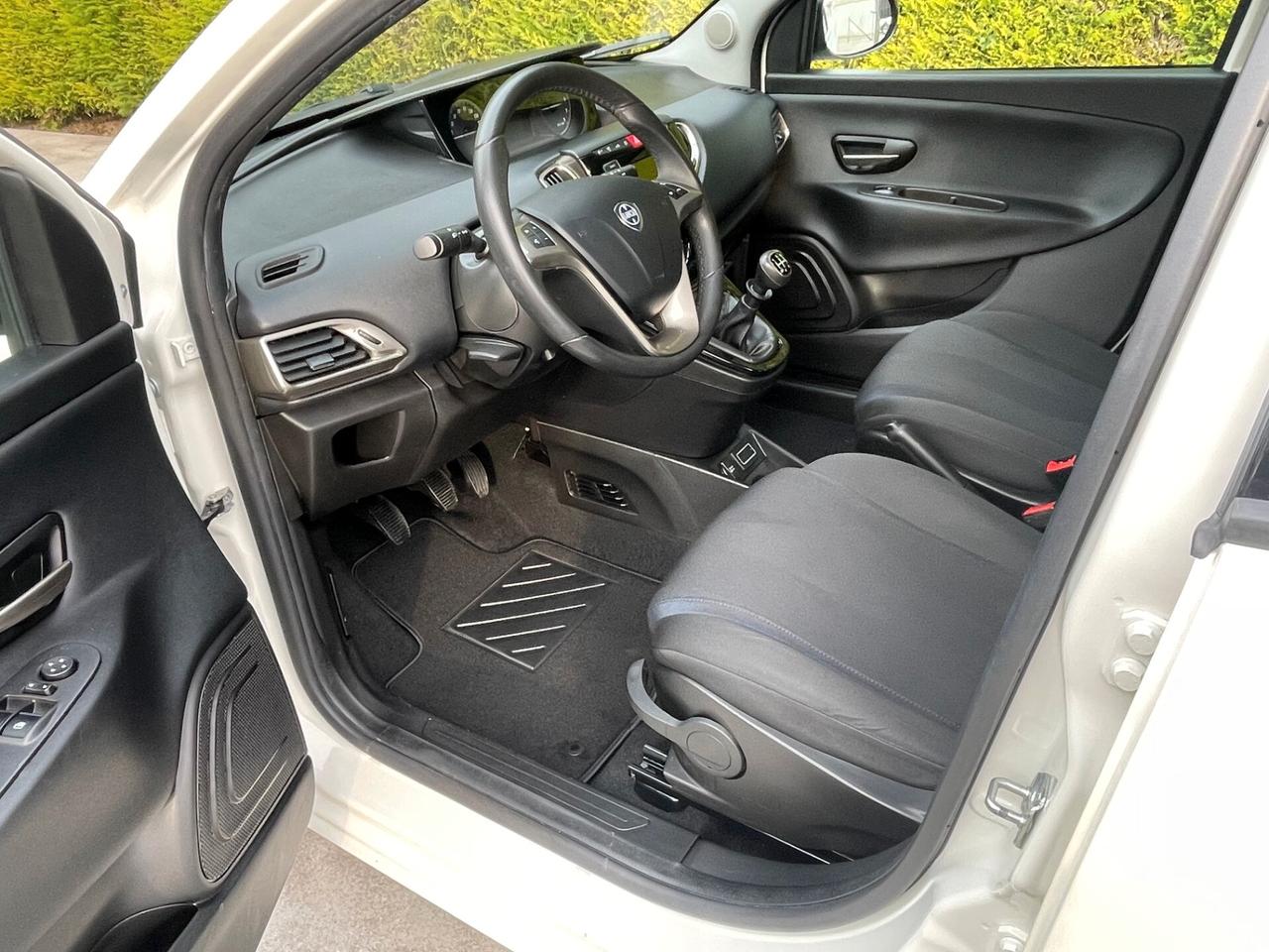 Lancia Ypsilon 1.2 69 CV 5 porte Gold