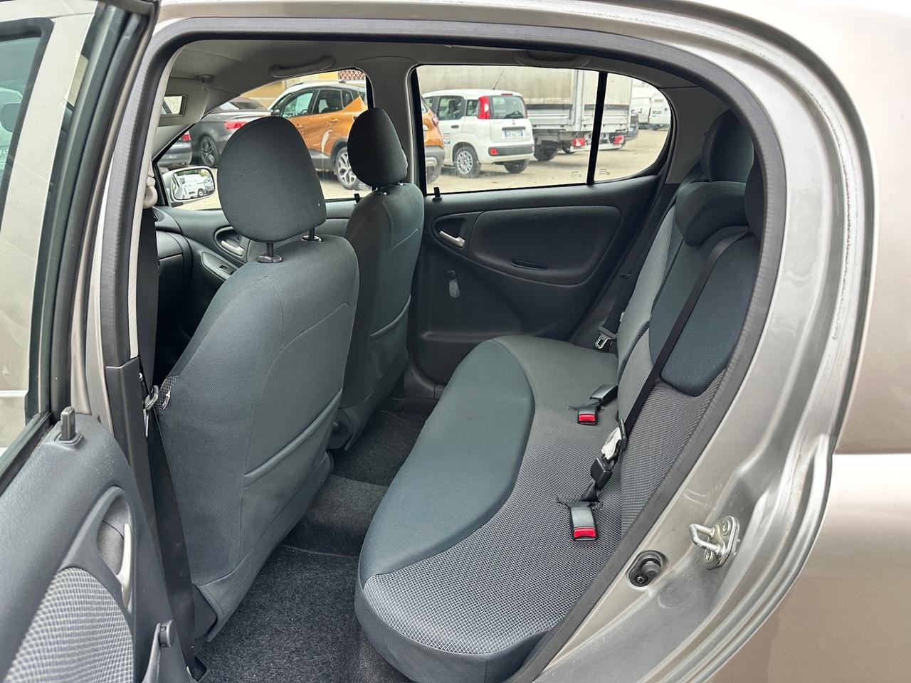 Toyota Yaris 1.0i 16V cat 5 porte Sol X Neopatentati