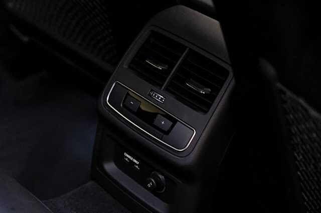 Audi A4 40 TDI 204 CV S tronic Identity Contrast