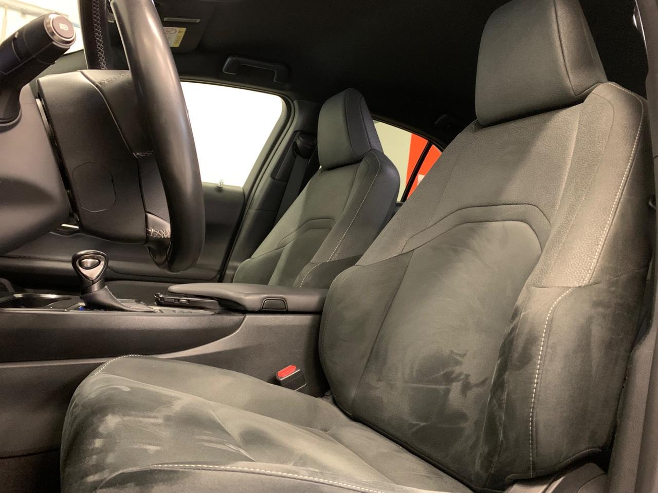 Lexus UX Hybrid 4WD Luxury 2.0 CV 184