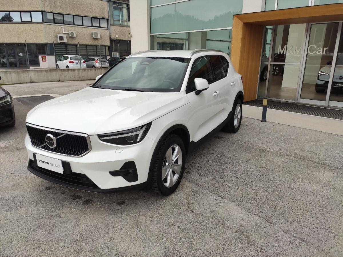 VOLVO - XC40