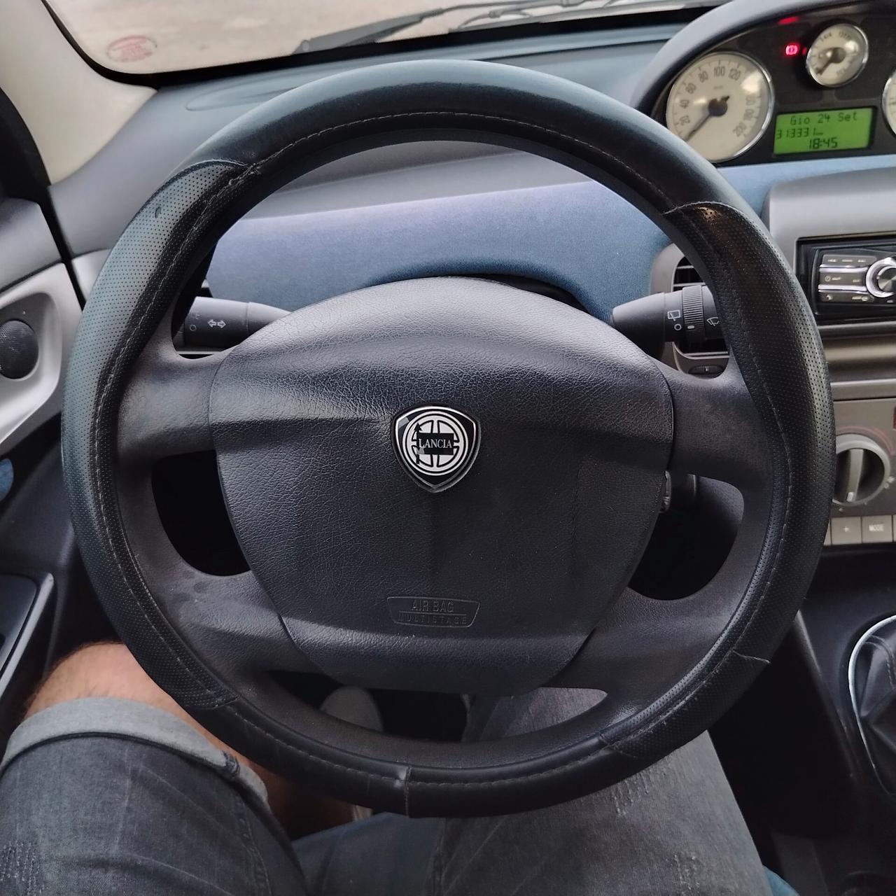 Lancia Ypsilon 1.2 16V Argento