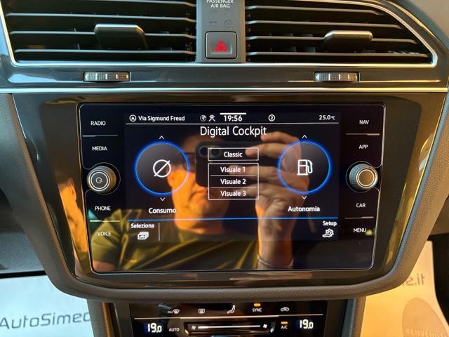 VOLKSWAGEN Tiguan 2.0 TDI 150 CV SCR DSG R-Line LUCI AMBIENTE