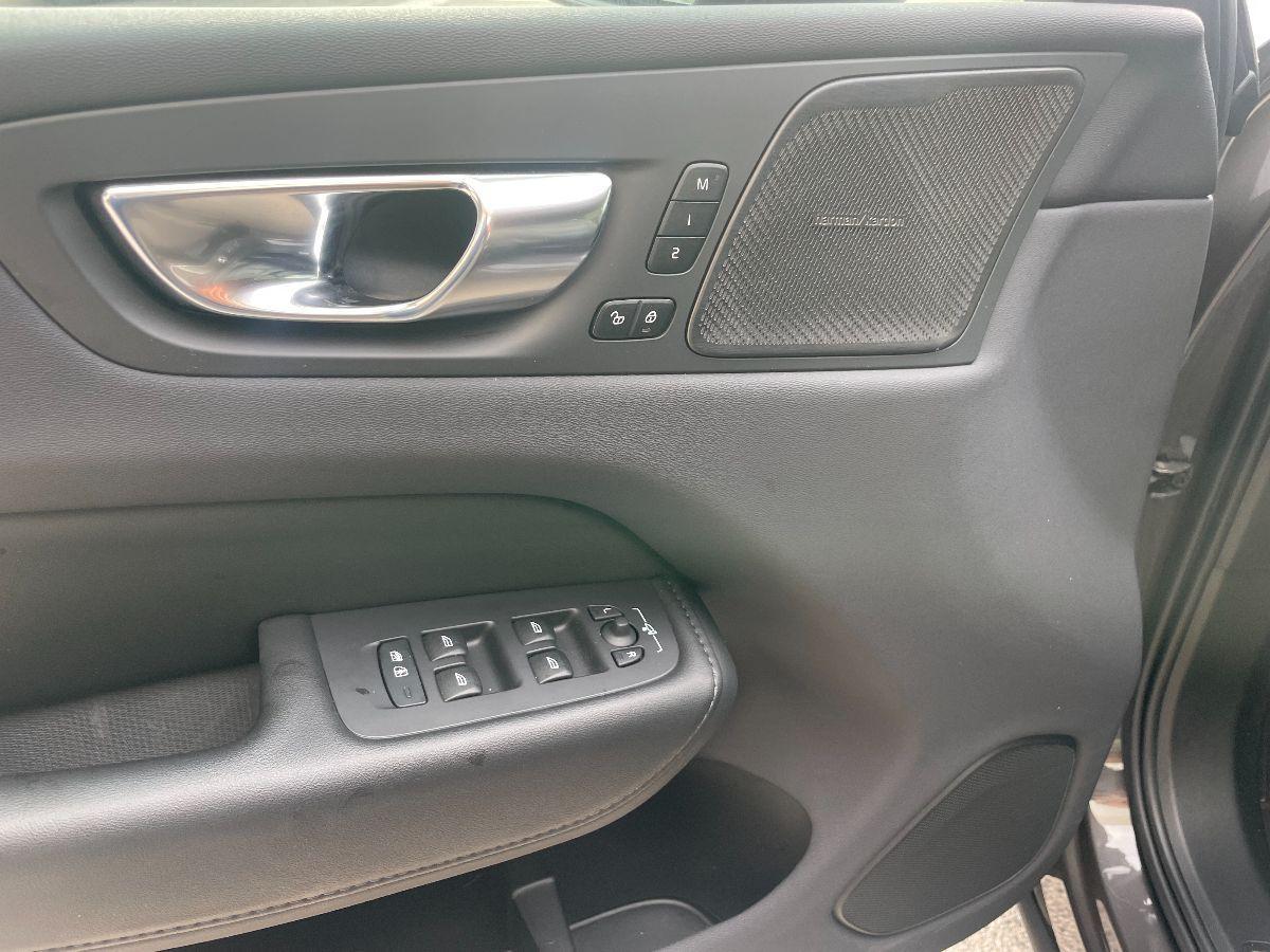 VOLVO - XC60 - B4 automatico Plus Dark
