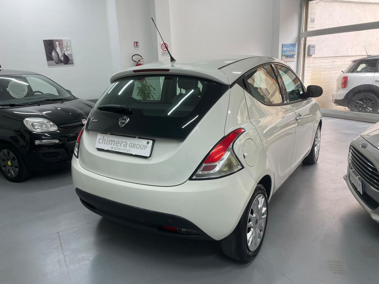 Lancia Ypsilon 1.2 69 CV 5 porte S&S Silver