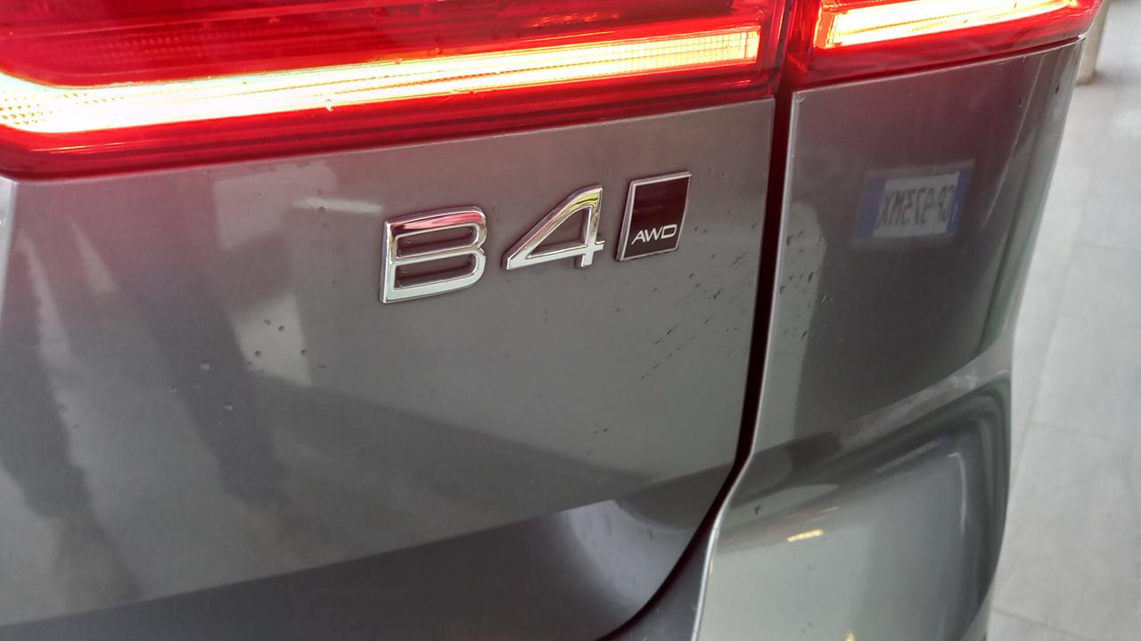 Volvo XC 60 XC60 B4 (d) AWD Geartronic Momentum