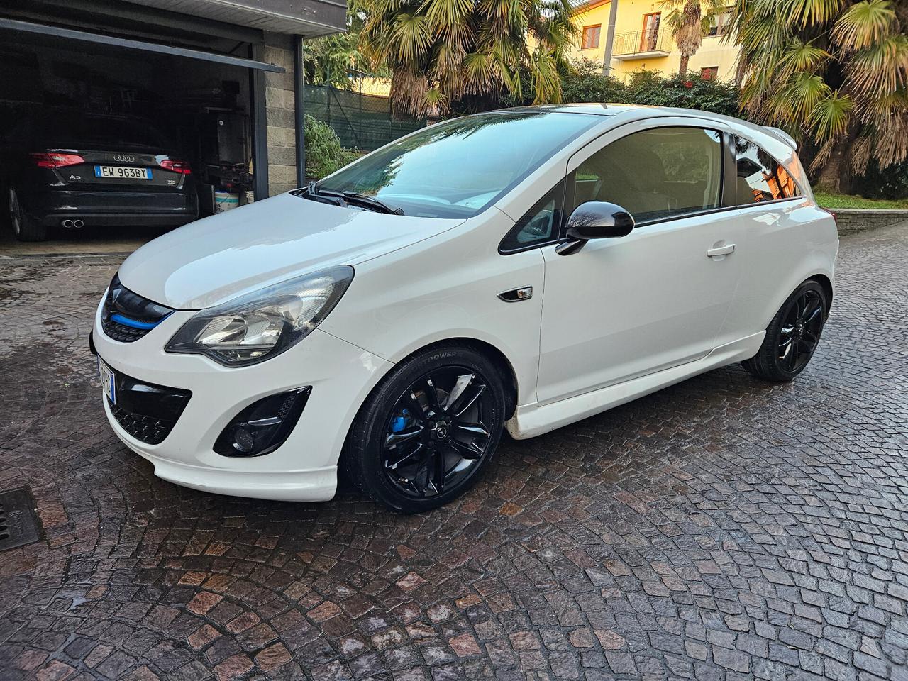 Opel Corsa 1.4 16V 3 porte b-color White Edition