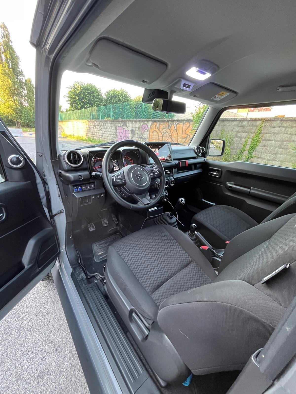 Suzuki Jimny 1.5 5MT Top