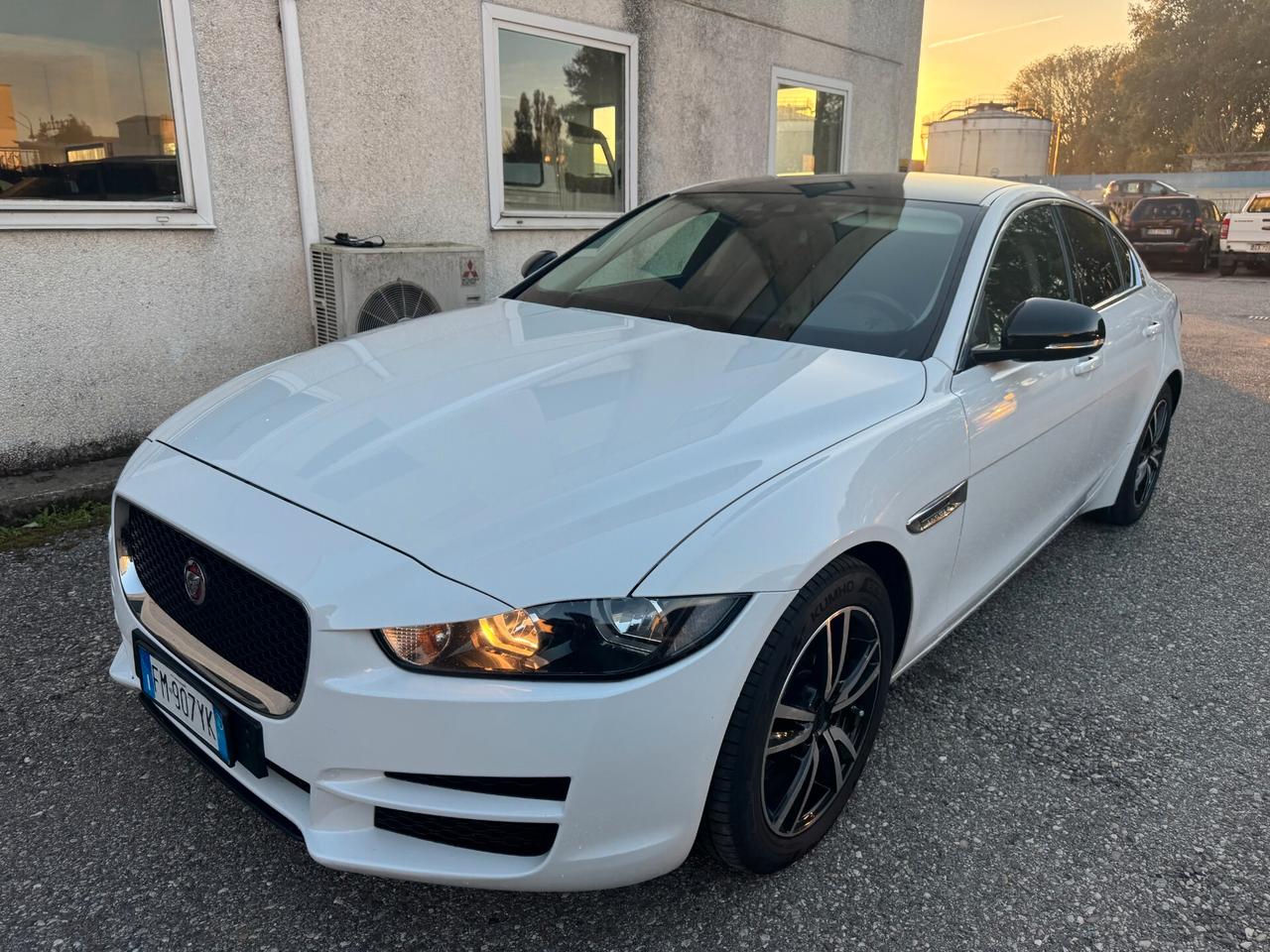 Jaguar XE 2.0 D 180 CV aut. Pure