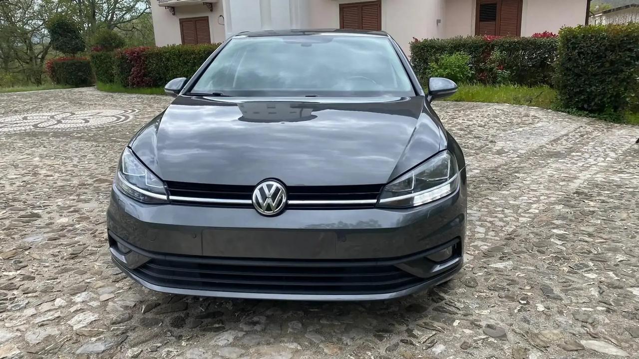VOLKSWAGEN GOLF