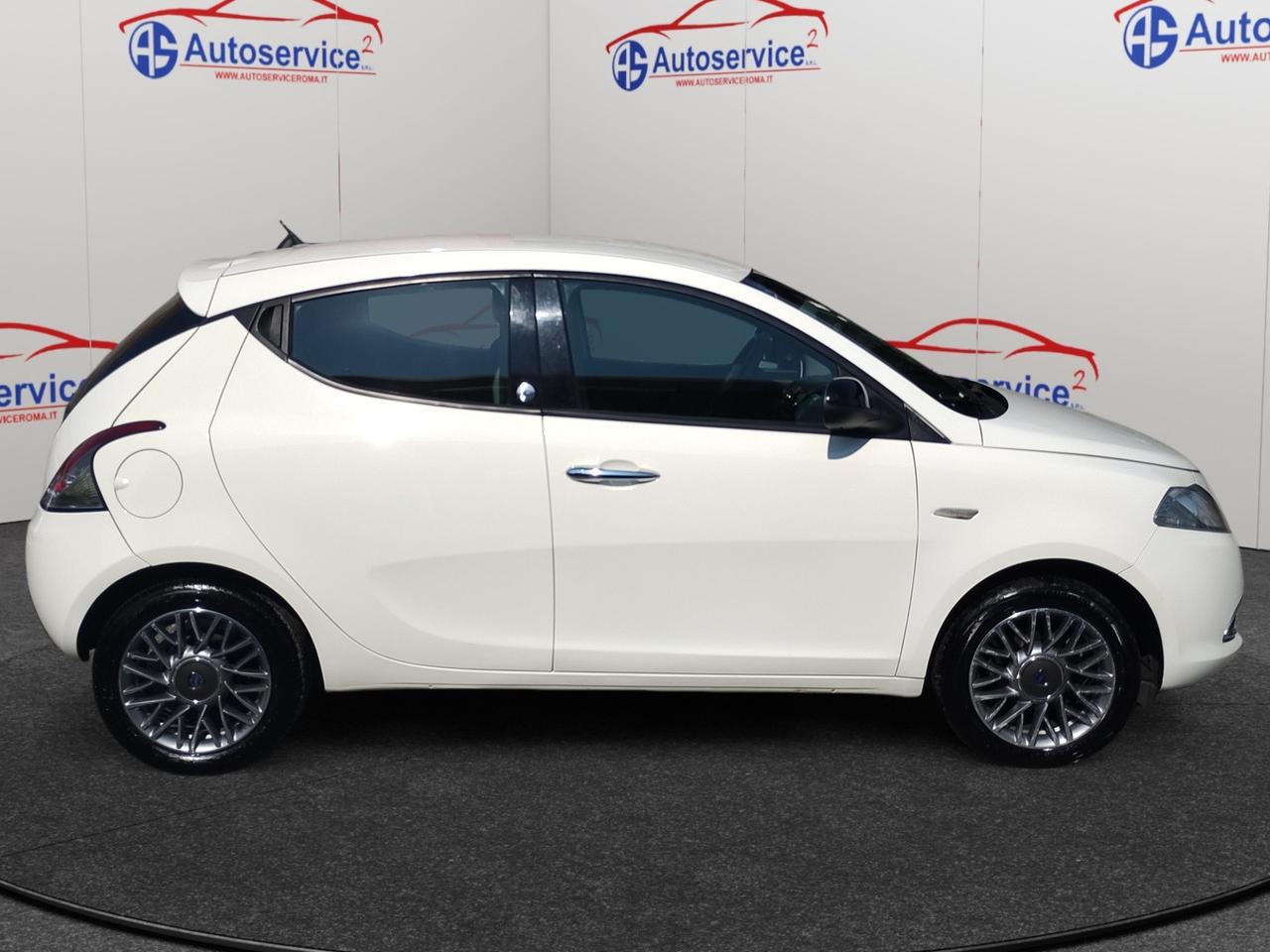 Lancia Ypsilon 5 Porte Ypsilon 1.2 8v Silver ecochic Gpl 69cv