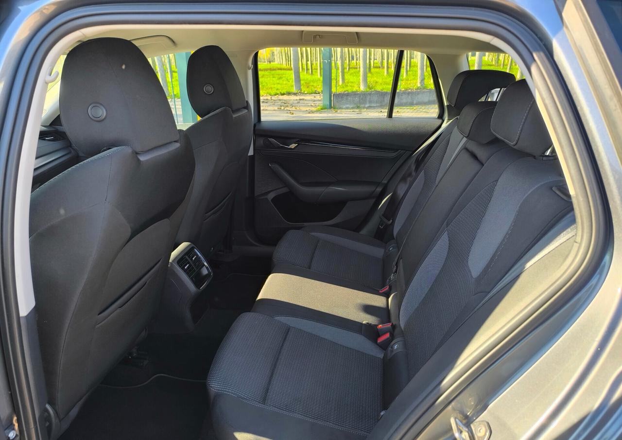 Skoda Octavia 1.0 e-TEC DSG Wagon Executive