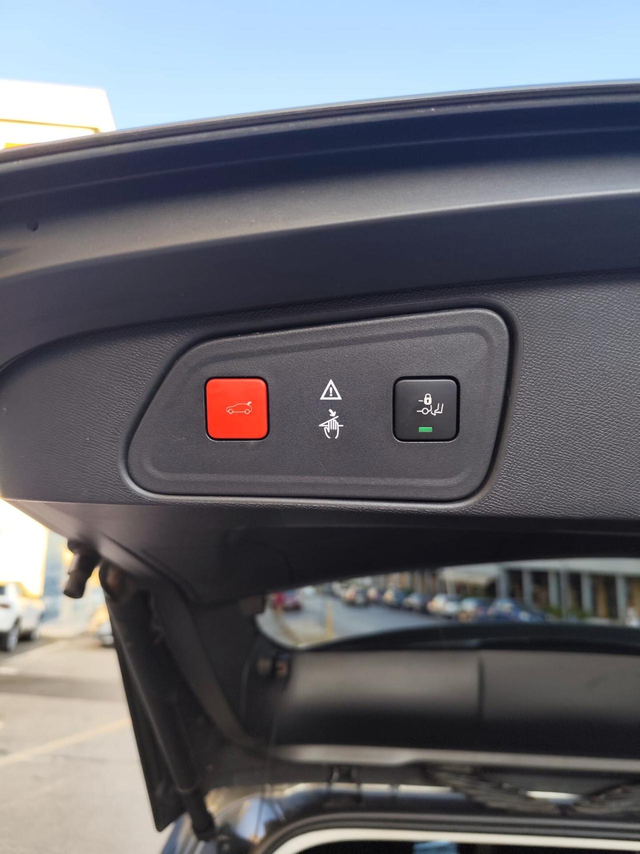 Peugeot 3008 1.5 BlueHDi GT Line * Navi * Retrocamera * Pelle * Garantita 12 Mesi