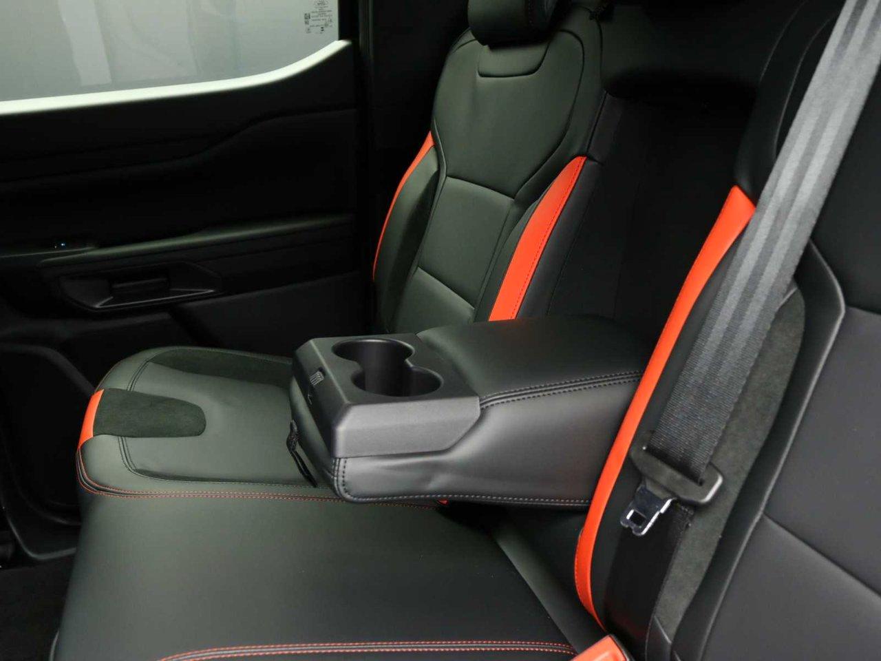 Ford Ranger Raptor 2.0 ecoblue 210cv auto pronto disponibile con due versione di colori