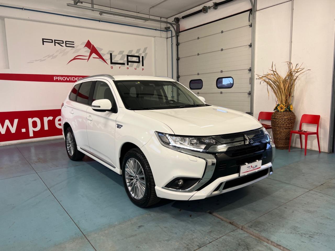 Mitsubishi Outlander 2.4 MIVEC 4WD PHEV Instyle Plus SDA