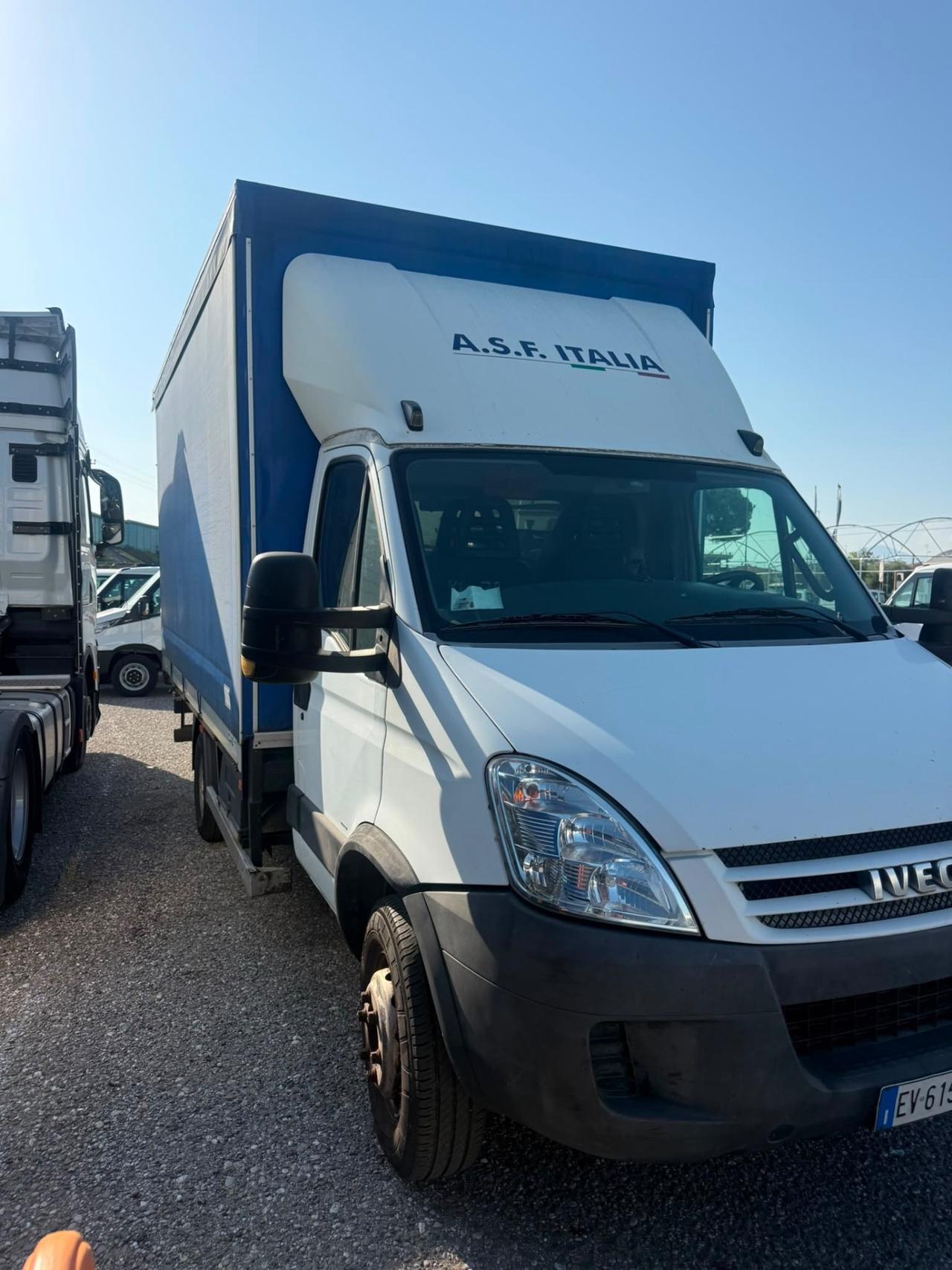 Iveco Dailly 65 con telone e pedana idraulica