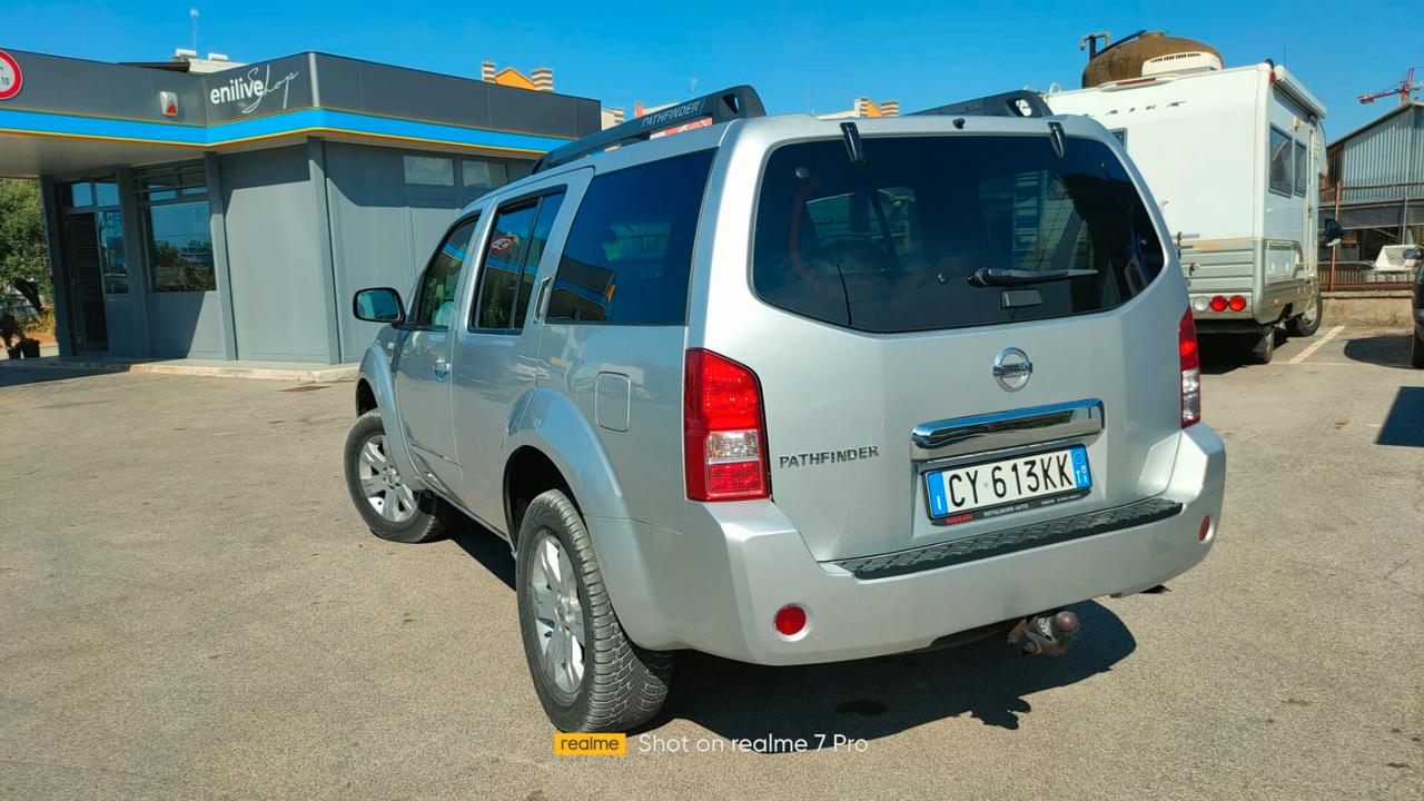 Nissan Pathfinder 2.5 dCi LE